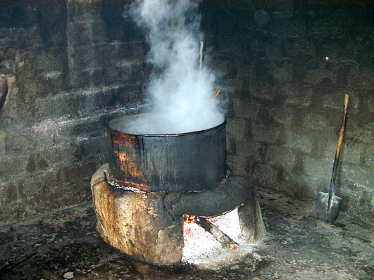 Making carob syrup