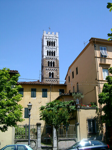 Tower in Lucca. June 10th 2005