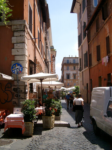 Via della Lungaretta in Trastevere