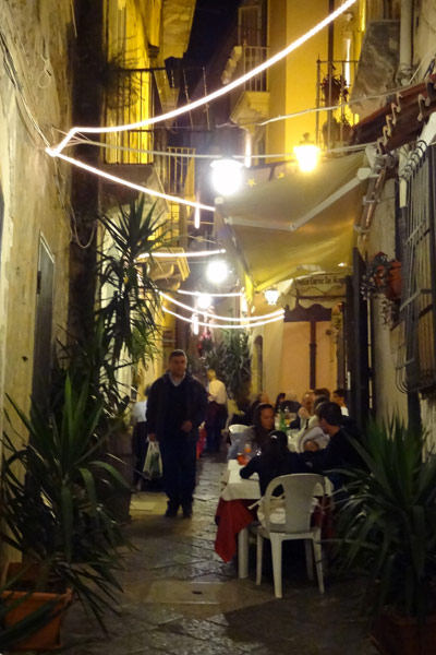 Vicolo Zuccala med Osteria Mariano